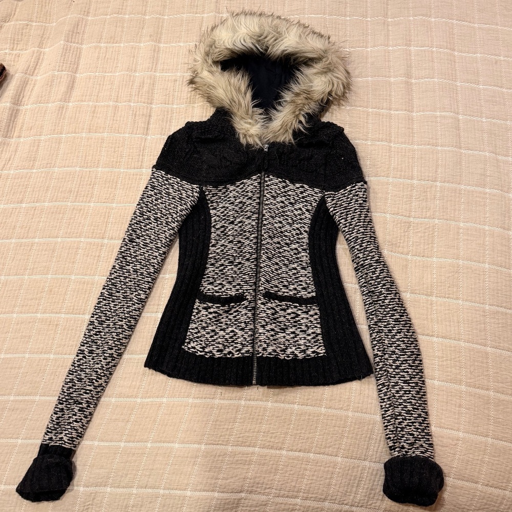 Anthropologie Sleeping on Snow Knit Zip Hoodie with Faux Fur Trim – XS